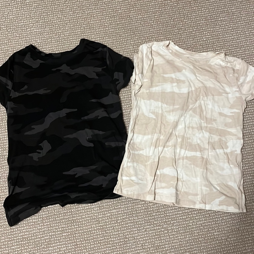 Athleta camo t’s XS